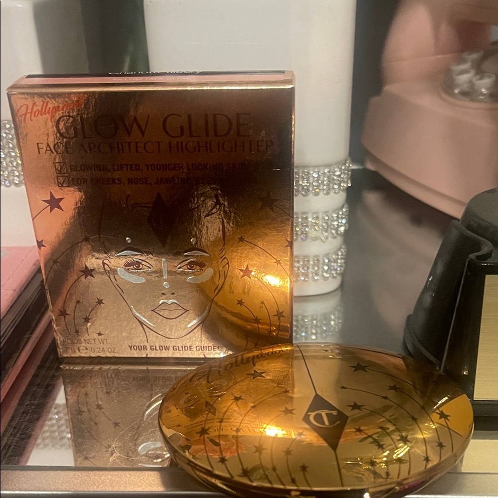 Charlotte Tilbury Glow Glide Highlighter Gold Compact.  Shade pillow talk glow